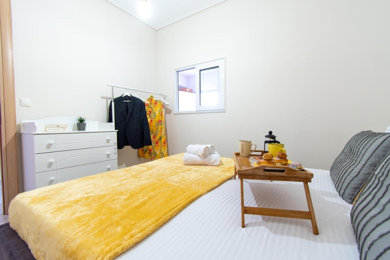 Yelayellow House Near To Airport, Rafina Port And Metropolitan Expo Artemida  Buitenkant foto